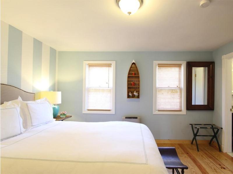 Suite with Garden View interior